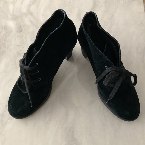 Aerosoles Ruffalo Wing Lace-Up Heeled Suede Ankle Bootie - Picture 8 of 9